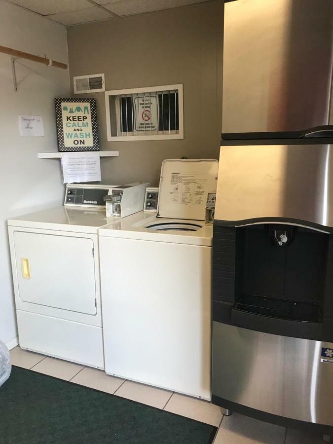 Lazy U Motel Рапид Сити Екстериор снимка